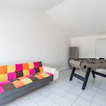 6 Personnes Avec Piscine Et Jardin A * Bouillargues