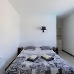 6 Personnes Avec Piscine Et Jardin A Villa *