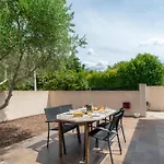 Villa 6 Personnes Avec Piscine Et Jardin A *