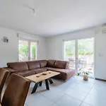 Villa 6 Personnes Avec Piscine Et Jardin A Bouillargues