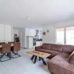 6 Personnes Avec Piscine Et Jardin A Bouillargues