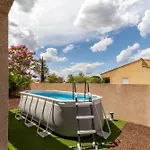 6 Personnes Avec Piscine Et Jardin A Villa Bouillargues