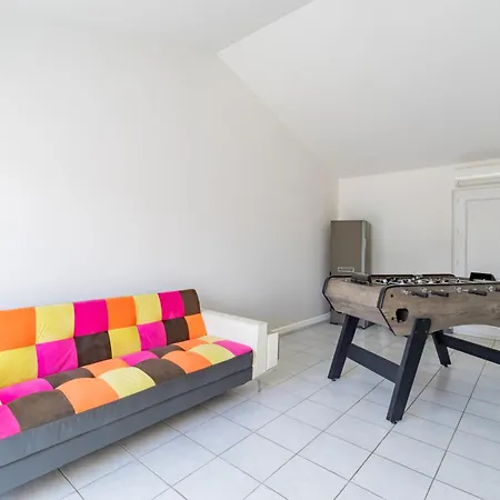 6 Personnes Avec Piscine Et Jardin A * Bouillargues